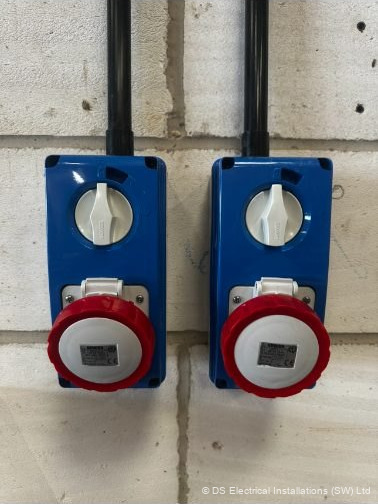 Three-phase sockets & isolators