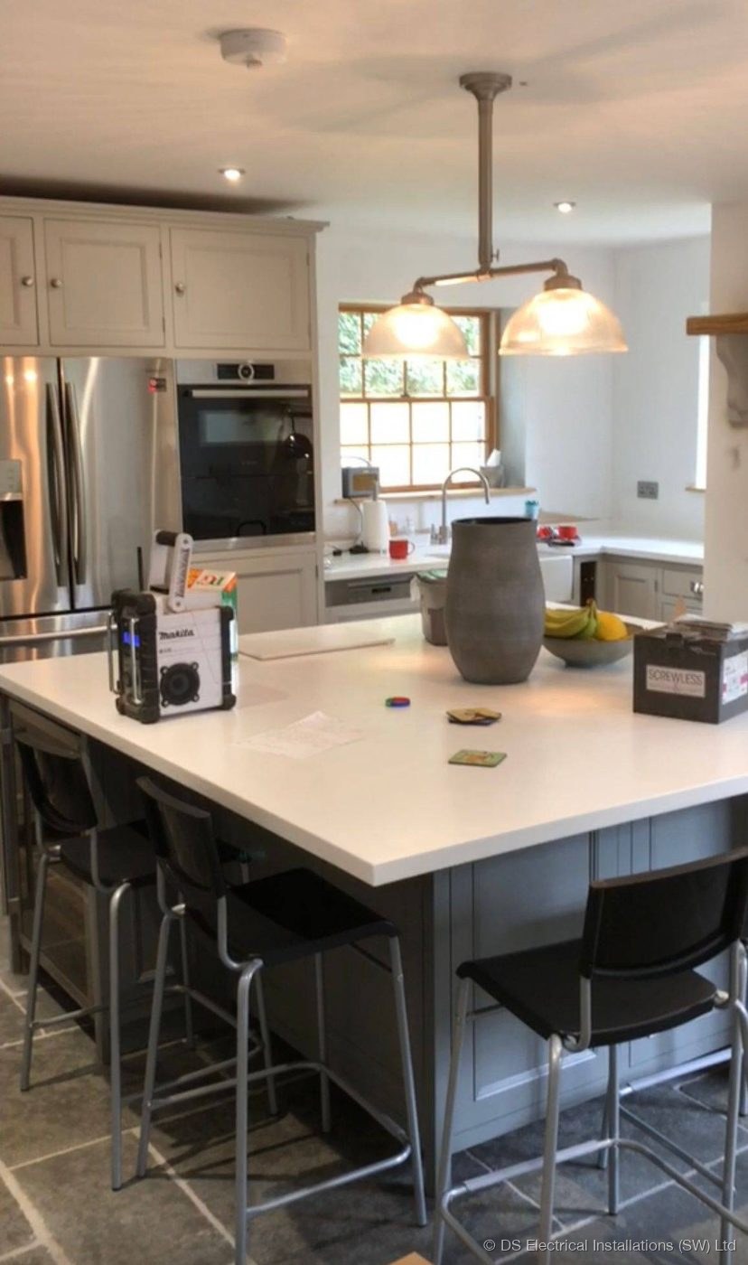 Island pendants & downlights