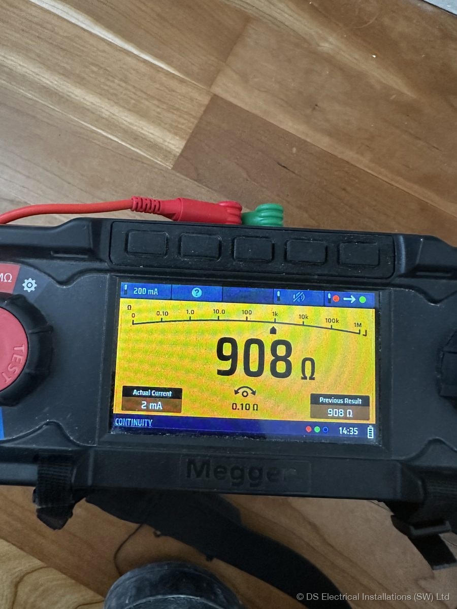 Megger MFT insulation tester reading 908 megohm during EICR